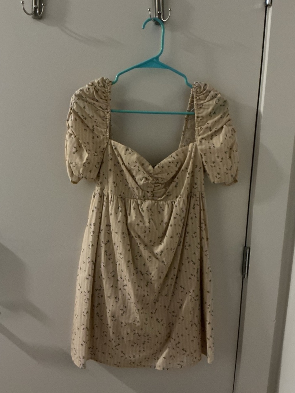 Gianni Bini Cream Floral Puff-Sleeve Dress